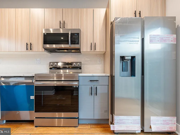 2821 Livingston St #1 — Photo 8