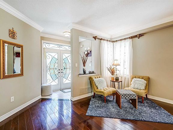 4th image of 99 Deerwood Cres