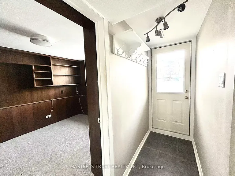 5183 Cherryhill Cres — Photo 30