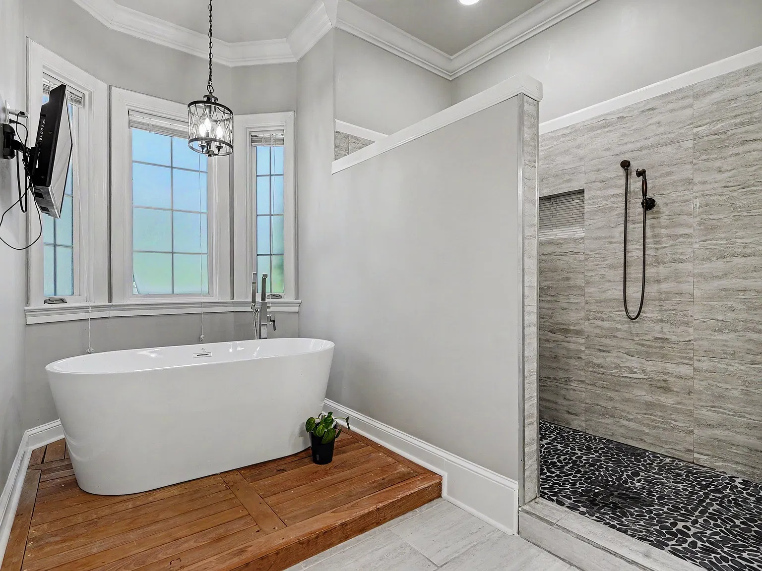 5 bed, 4347 sqft, $4,300 — Photo 4