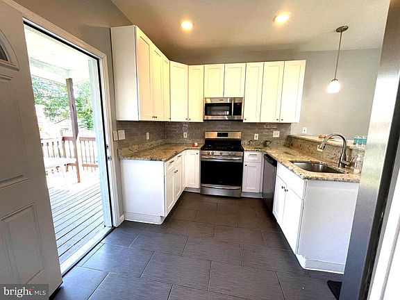 5th image of 3615 Woodbine Ave