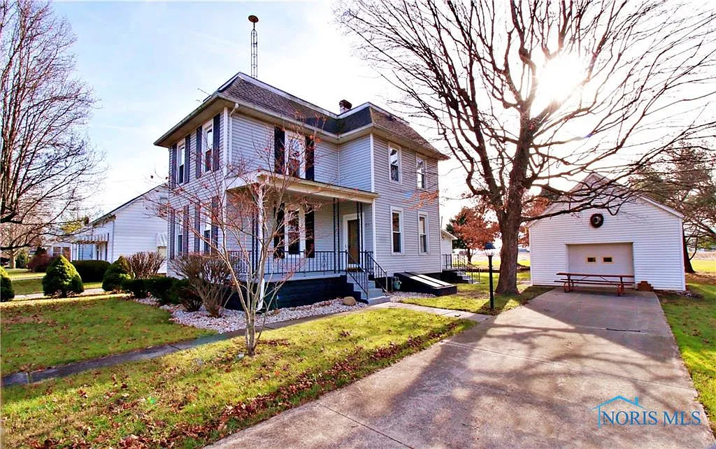 214 Bridge St photo 1