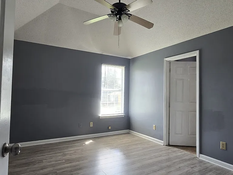 5451 Sungrove Cir N — Photo 3
