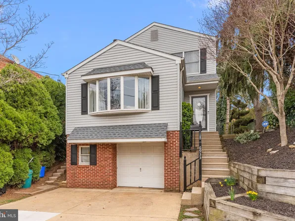 6933 Shelbourne St, Philadelphia, PA 19111