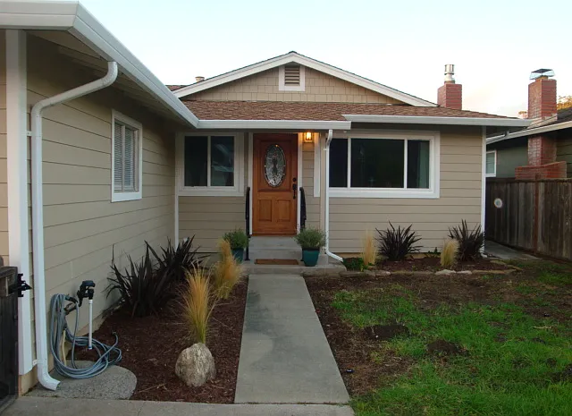 851 Standish Rd — Photo 1