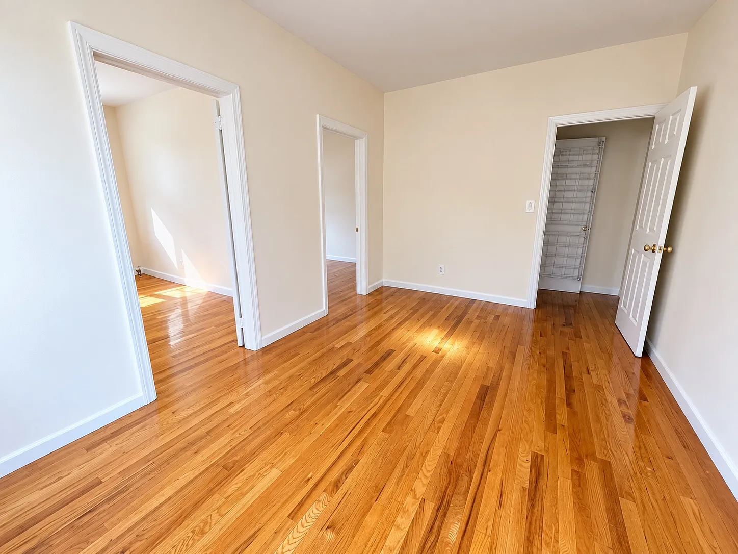 2 bed, 700 sqft, $2,400 — Photo 3