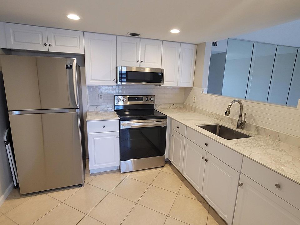1st image of 372 Wellington J