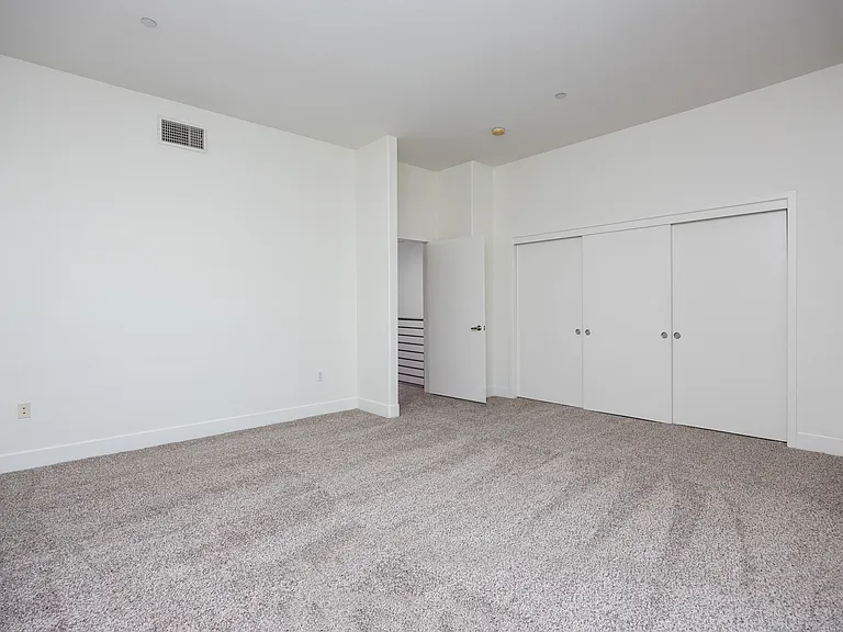 730 W Doran St — Photo 30
