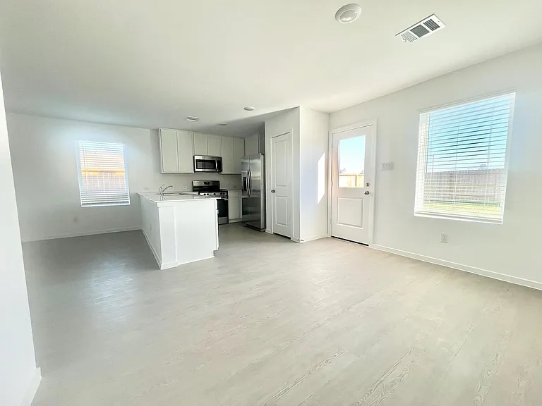712 Zuppino Ln — Photo 8