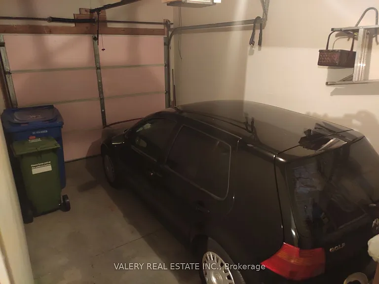 1058 Lexington Cir — Photo 37