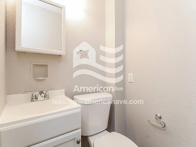 1016920_007_wm_-_main_bathroom_13044636.jpg