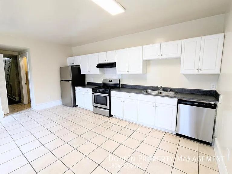 704 W Clay St — Photo 11
