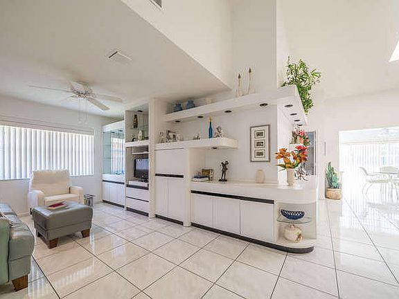 4th image of 5690 Royal Lake Cir