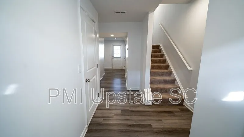 3 bed, 2.5 bath, 1620 sqft, $1,695 — Photo 2