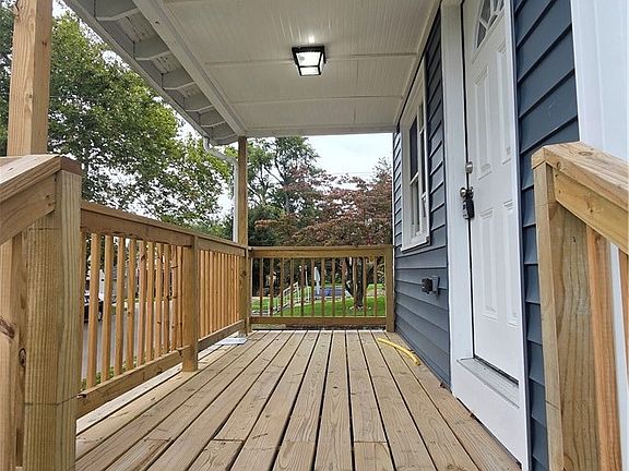 4th image of 820 4th St
