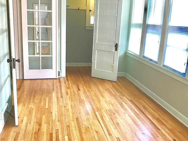 584 Rose Ave E #1 — Photo 2
