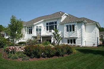 4th image of 935 Deerwood Ct