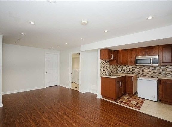 4th image of 3149 Bentley Dr