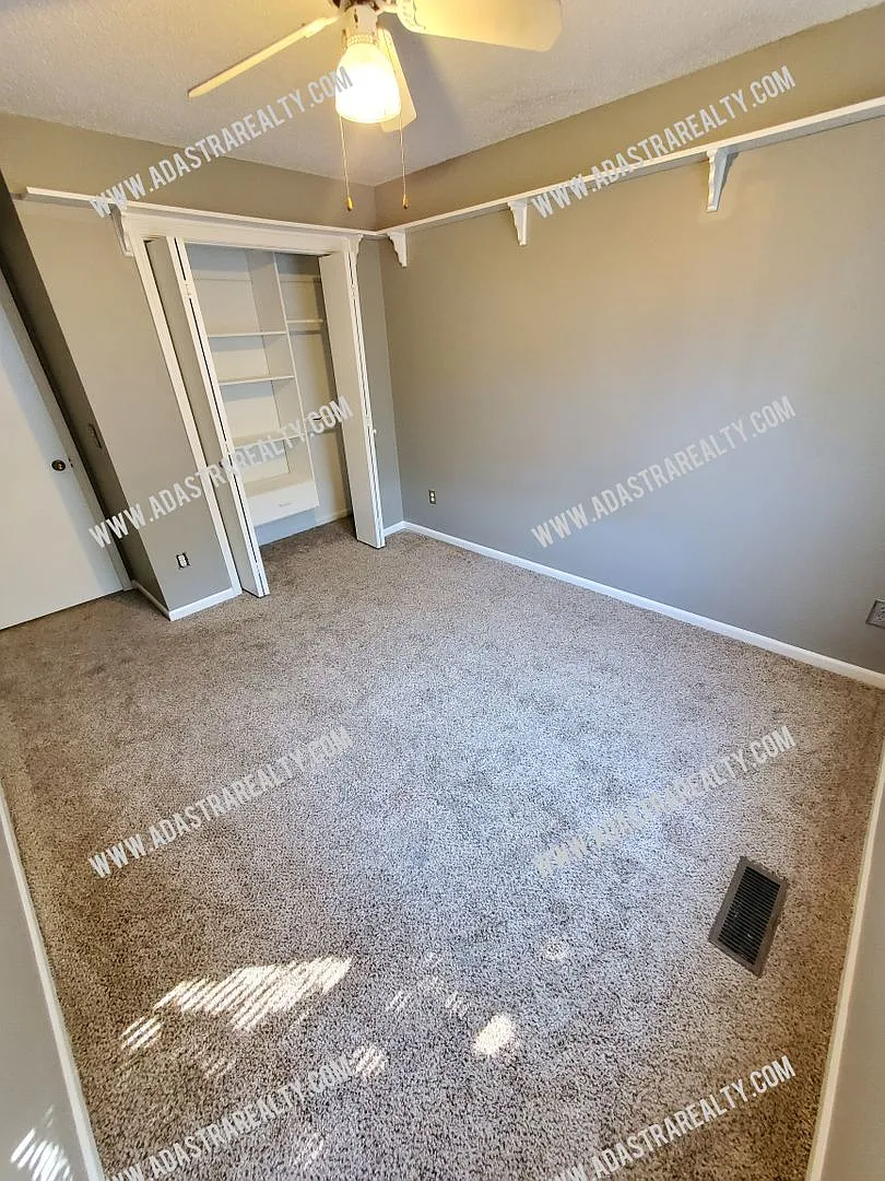 Beautiful East Olathe Home-Available NOW!! — Photo 3