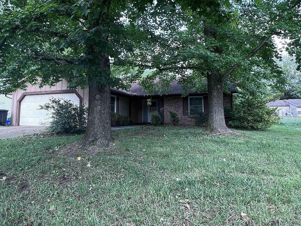 1st image of 209 S Wedgewood Ln