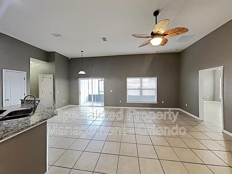 3 bed, 2.0 bath, 2061 sqft, $2,299 — Photo 2