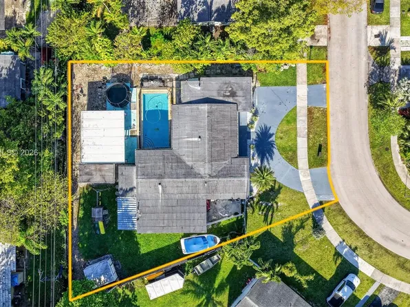 9220 Marine Dr, Cutler Bay, FL 33189