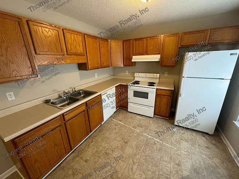 2256 Sherwood Ave — Photo 14