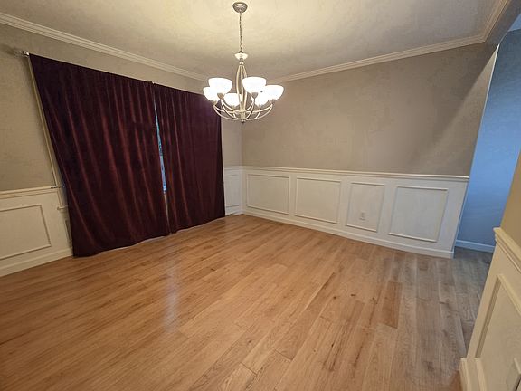 5th image of 22711 SE 33rd Ct