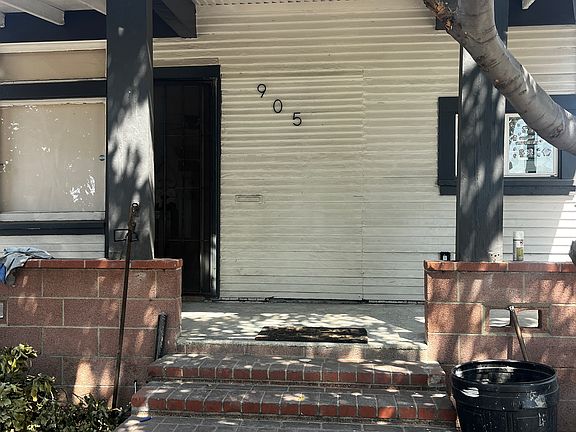 3rd image of 905 E 57th St
