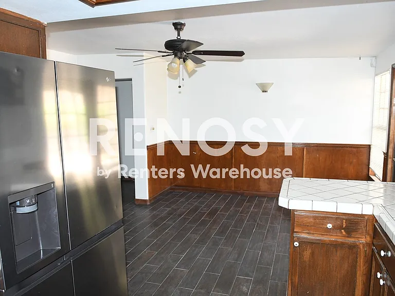 325 W Highland Ave — Photo 7