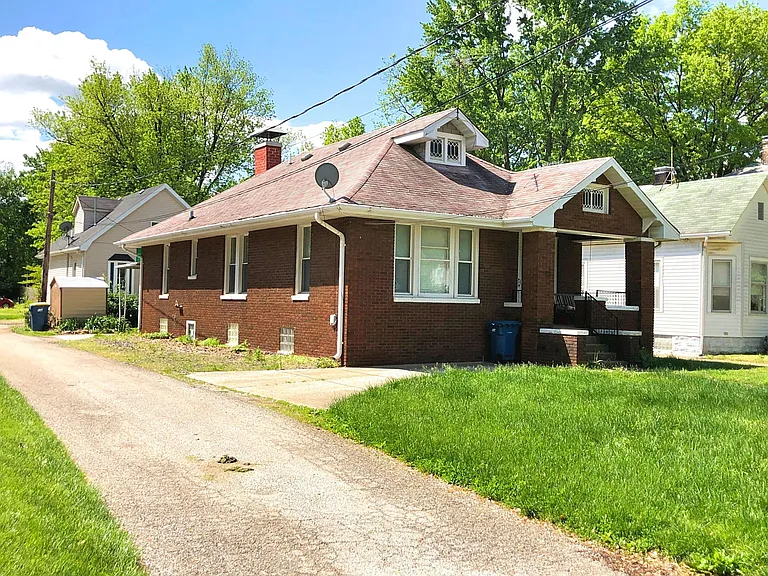 610 Hillsboro Ave — Photo 1