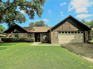 8212 Herndon Dr, Benbrook, TX 76116
