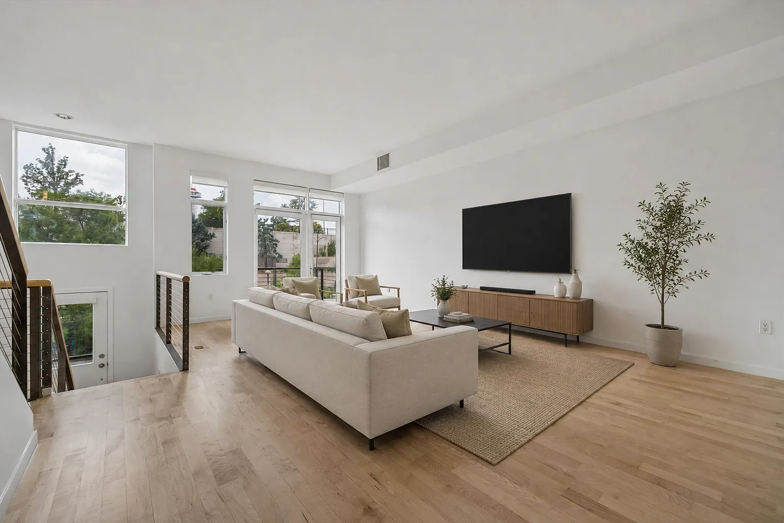 2 bed, 1896 sqft, $3,900 — Photo 4