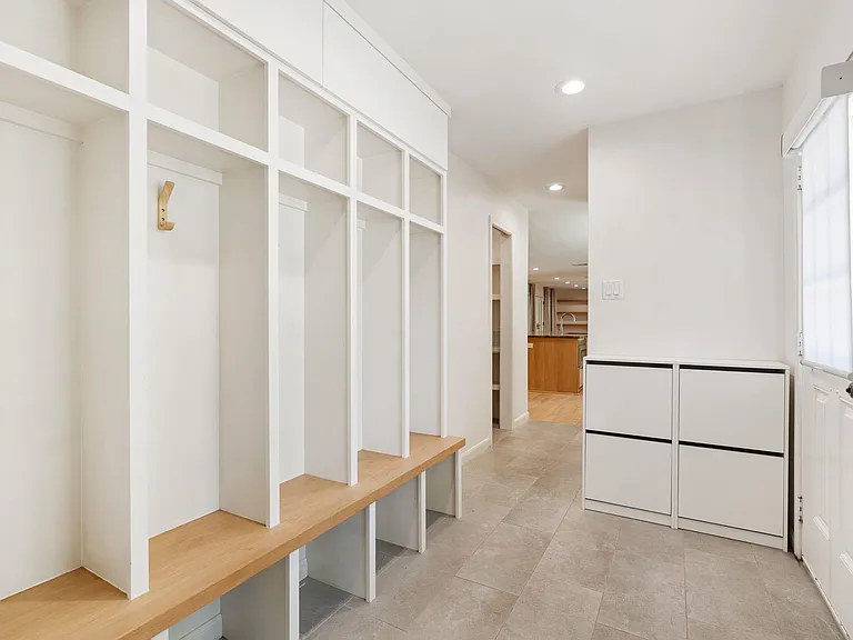 13703 Queensbury Ln — Photo 25