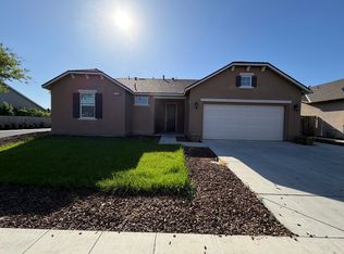 1696 Softwind Dr, Tulare, CA