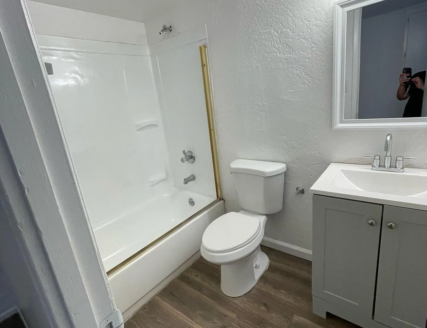 3 bed, 1.0 bath, 1008 sqft, $1,700 — Photo 4