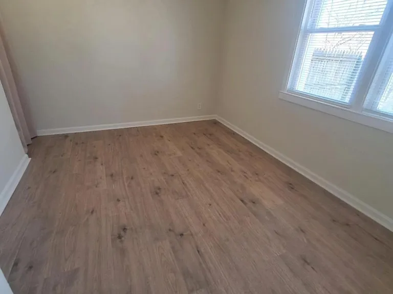403 Trenton Ct — Photo 7