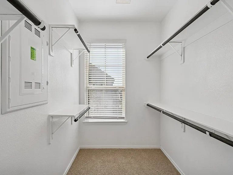 8604 Hollyoaks Creek Ln — Photo 22