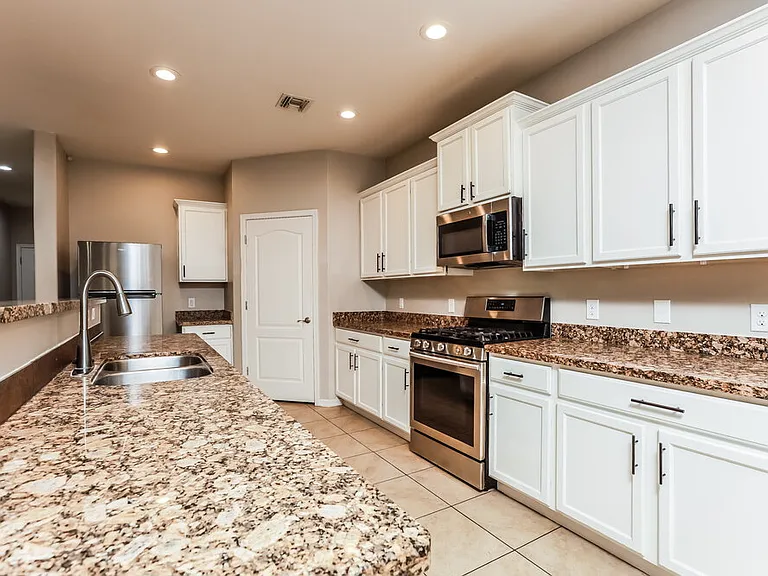 8237 W Kittiwake Ln — Photo 7