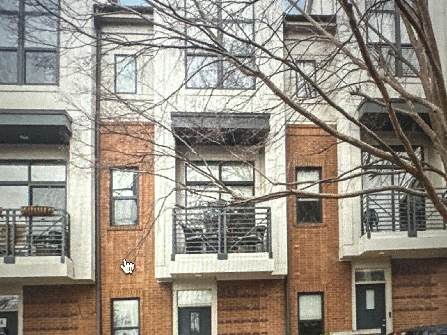 946 E 8th St — Photo 1