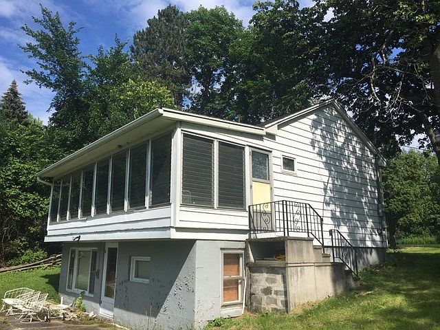 2nd image of 230 River Dr