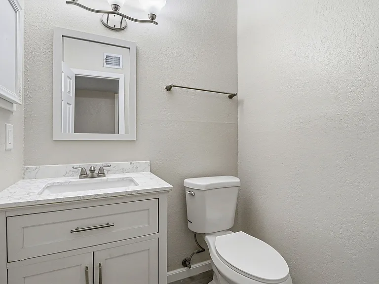 10604 Springwood Dr #D — Photo 13