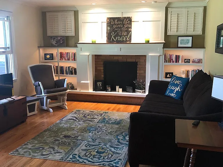 708 Colony Grv — Photo 3