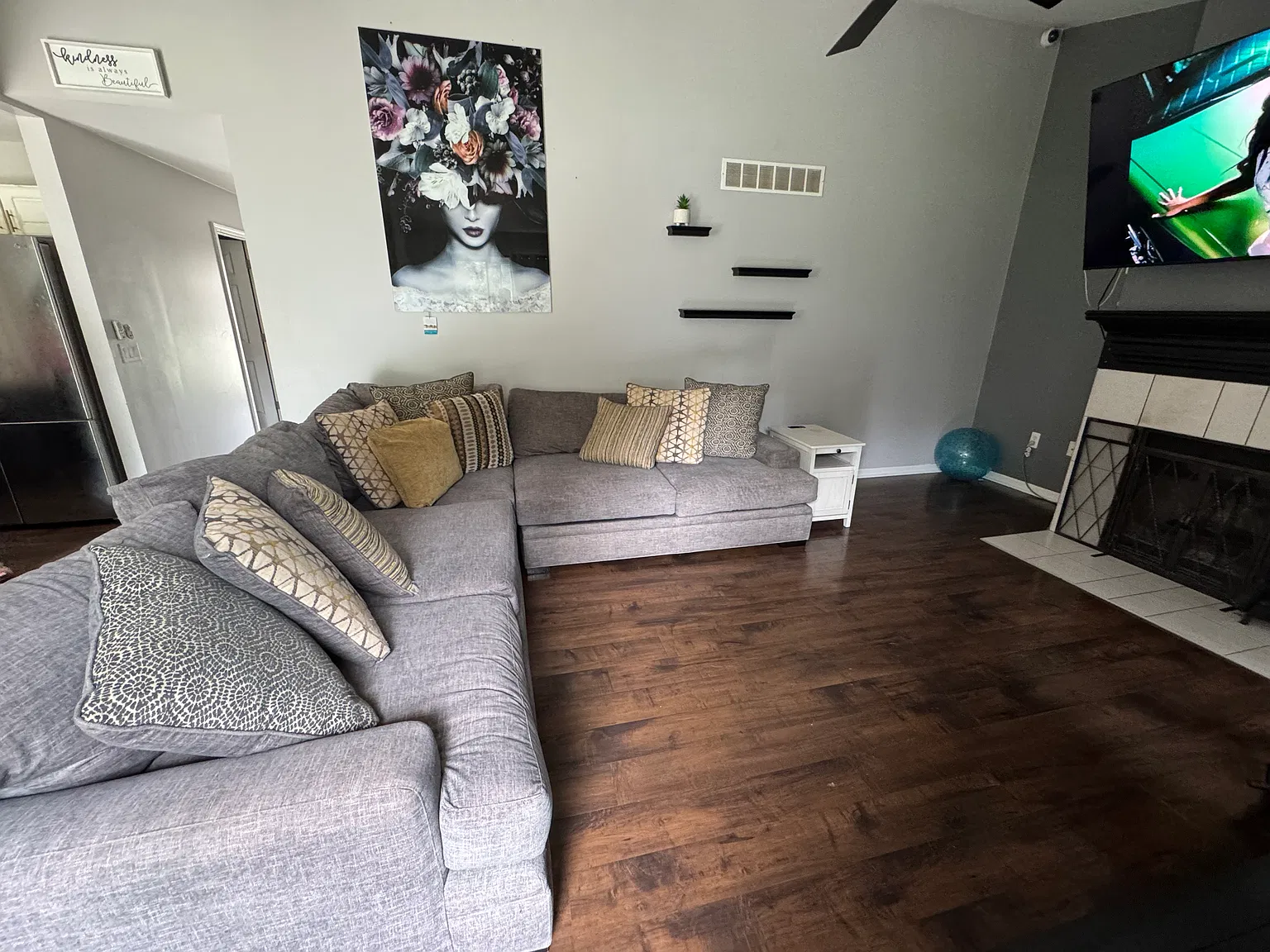 3 bed, 1600 sqft, $3,200 — Photo 3