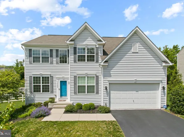 35486 Saint James Dr, Round Hill, VA 20141