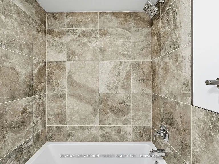 4876 Simcoe St #1 — Photo 14
