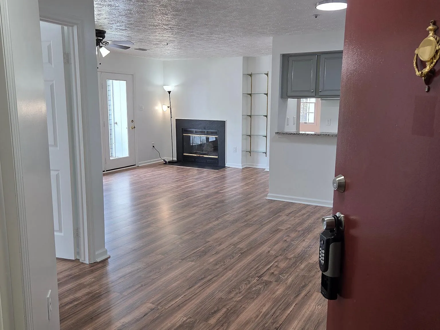 2 bed, 2.0 bath, 1054 sqft, $2,025 — Photo 2