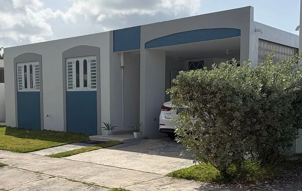 3 bed, 1.0 bath, 100 sqft, $1,000 — Photo 2