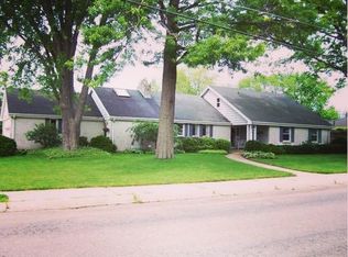 310 W Miller Rd, Sterling, IL 61081