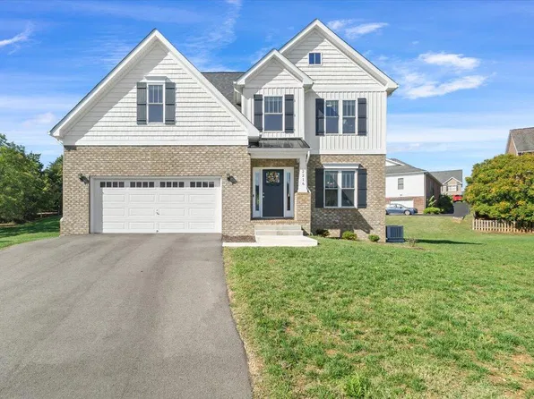 2216 Foxfield Ln, Salem, VA 24153